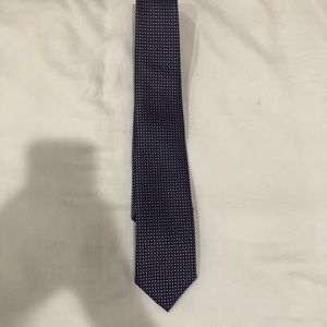 Men’s silk tie, navy with subtle pink